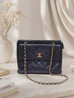 Authentic Chanel Vintage CC Shoulder Bag Black Quilted Leather Gold Chain Bag